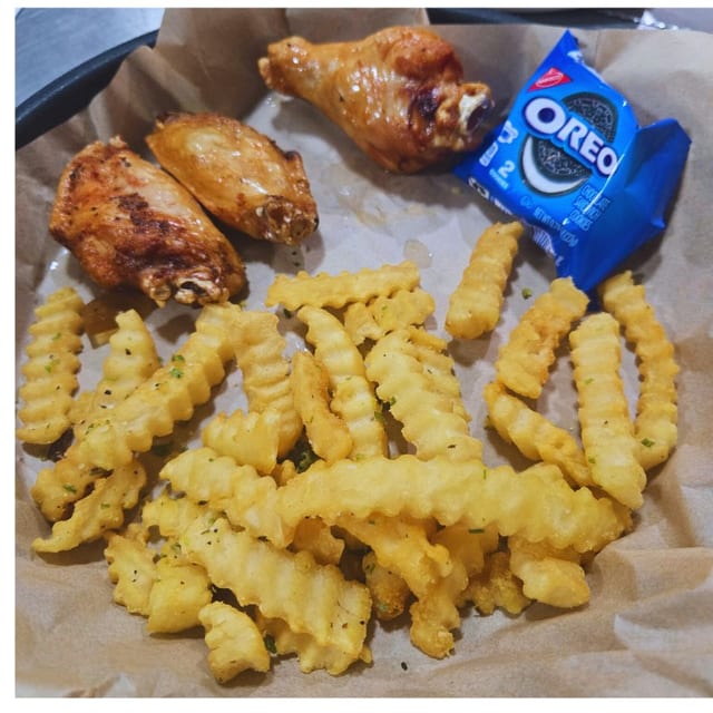 Wings (3) Kids Meal.